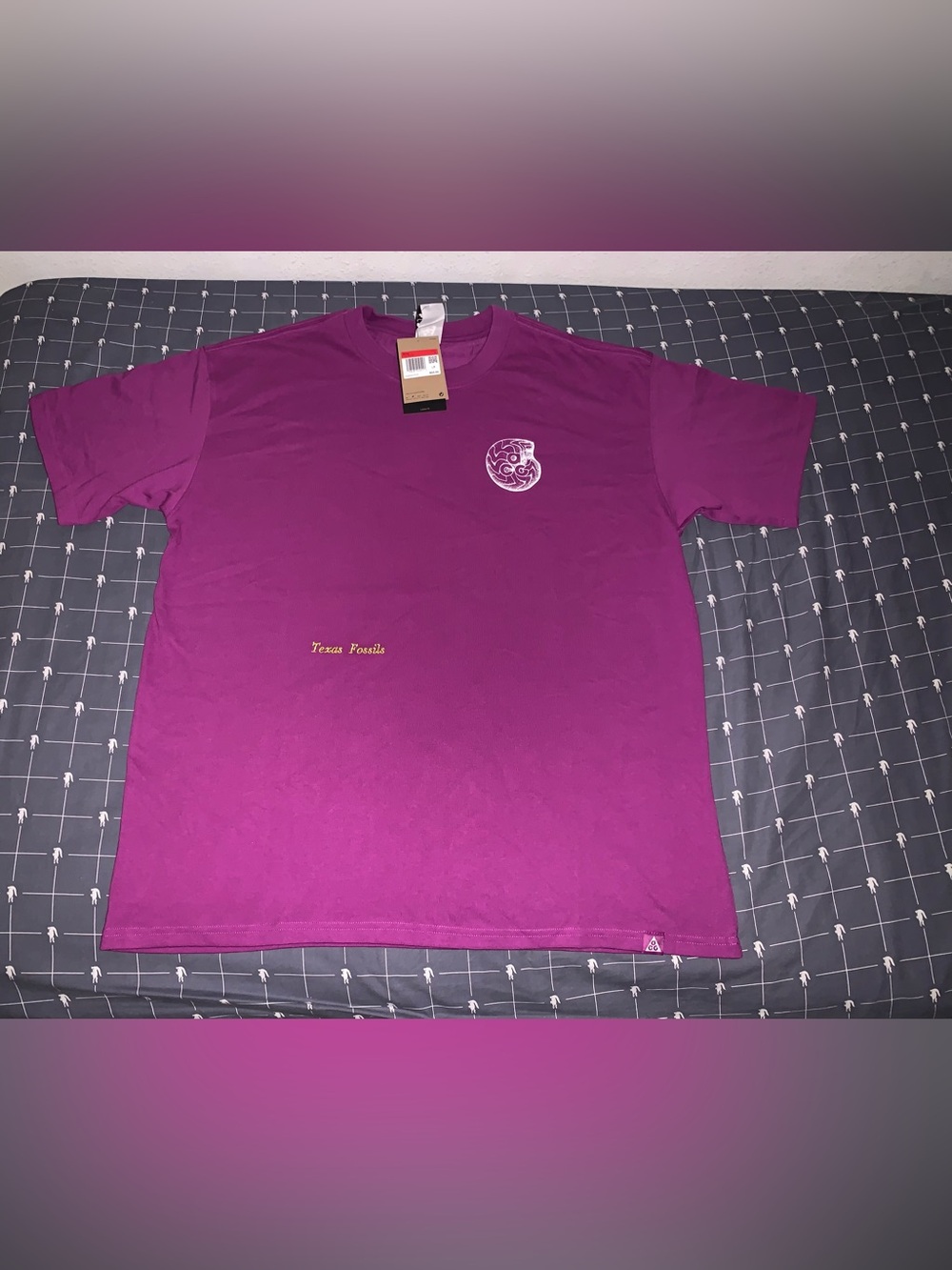 Nike ACG Dri-FIT Loose Fit Texas Fossils Bold Berry HV1296-505 Size: Large